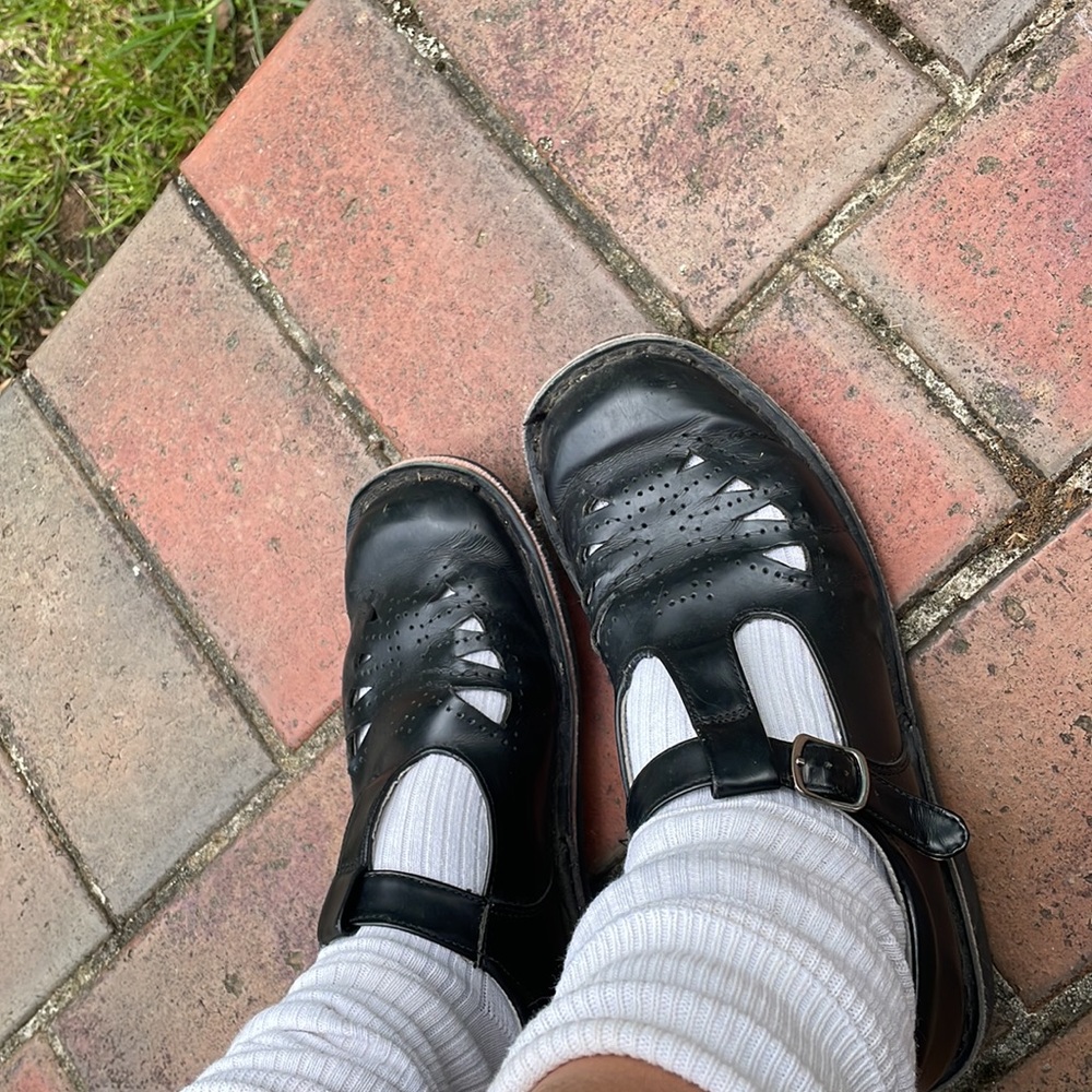 School shoes !! - Picture 1 of 4